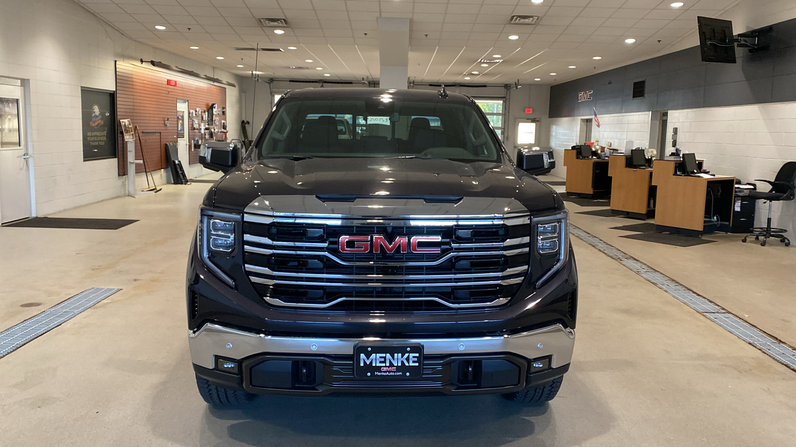 2025 GMC Sierra 1500 SLT 3