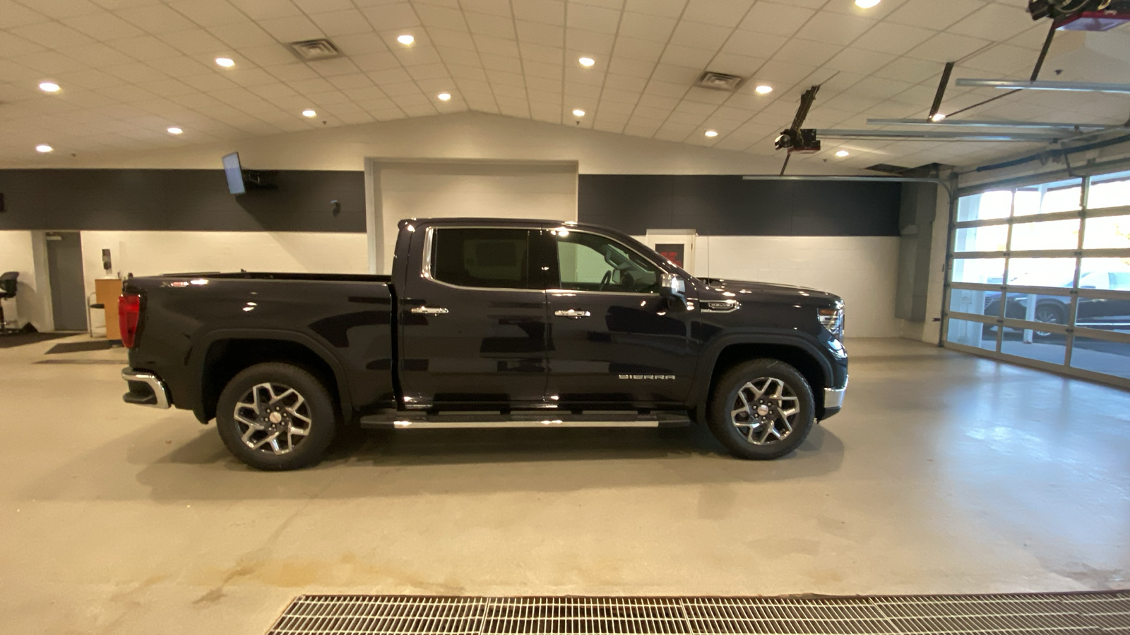 2025 GMC Sierra 1500 SLT 5