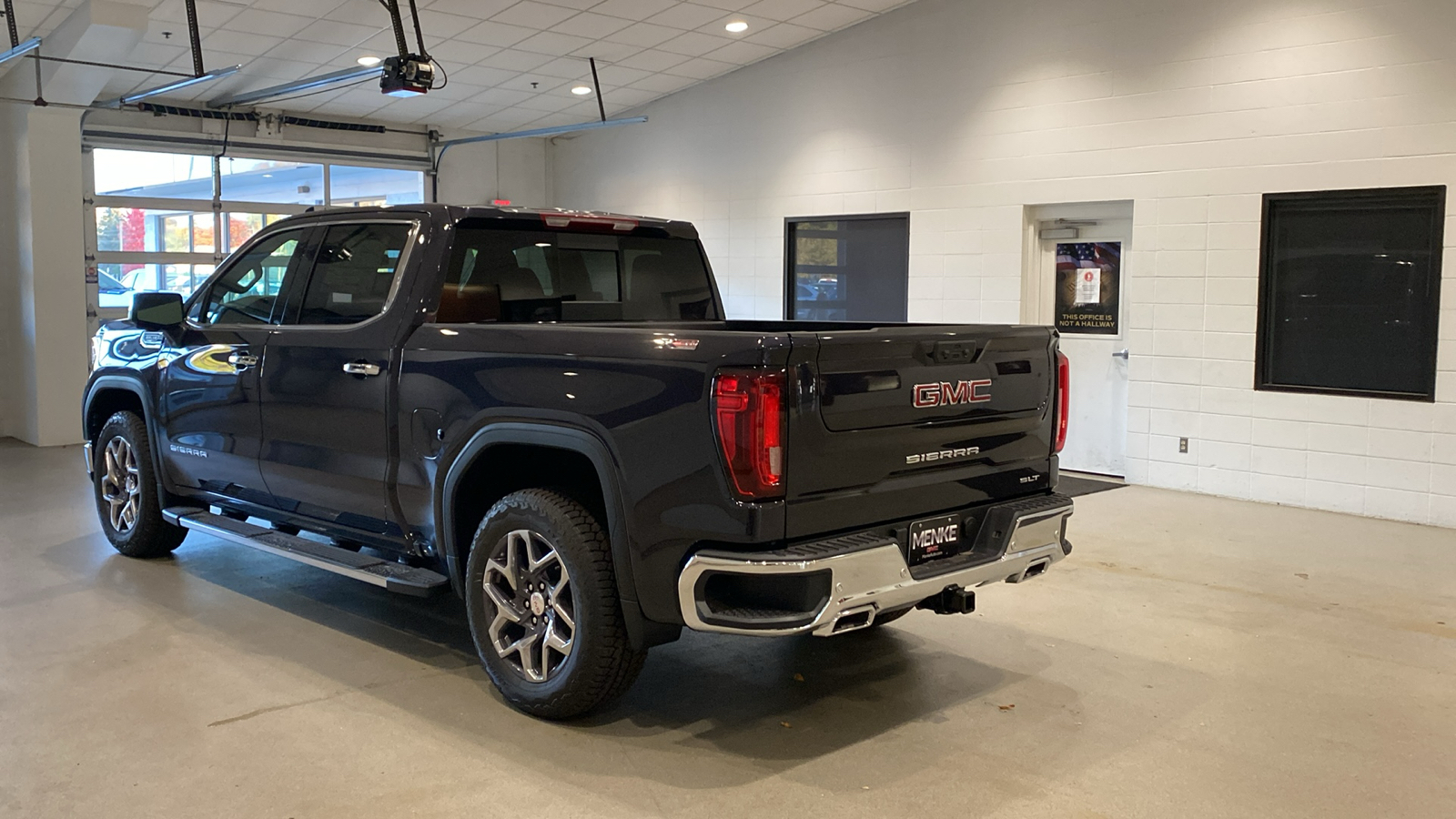 2025 GMC Sierra 1500 SLT 8