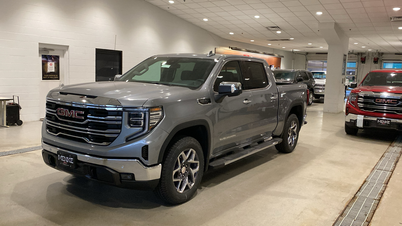 2025 GMC Sierra 1500 SLT 2