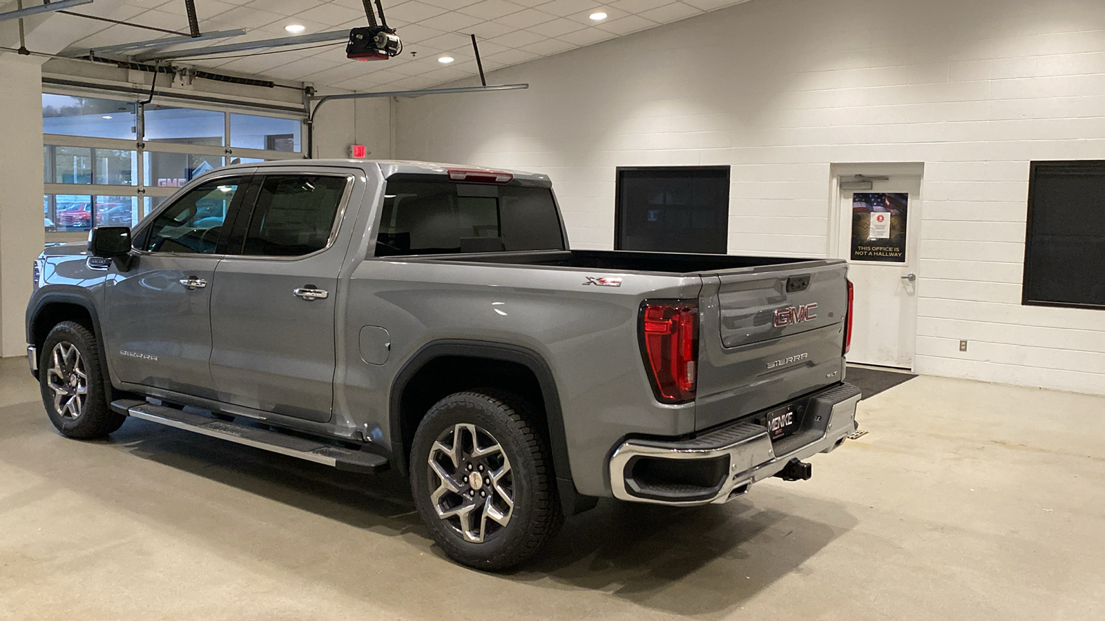 2025 GMC Sierra 1500 SLT 8