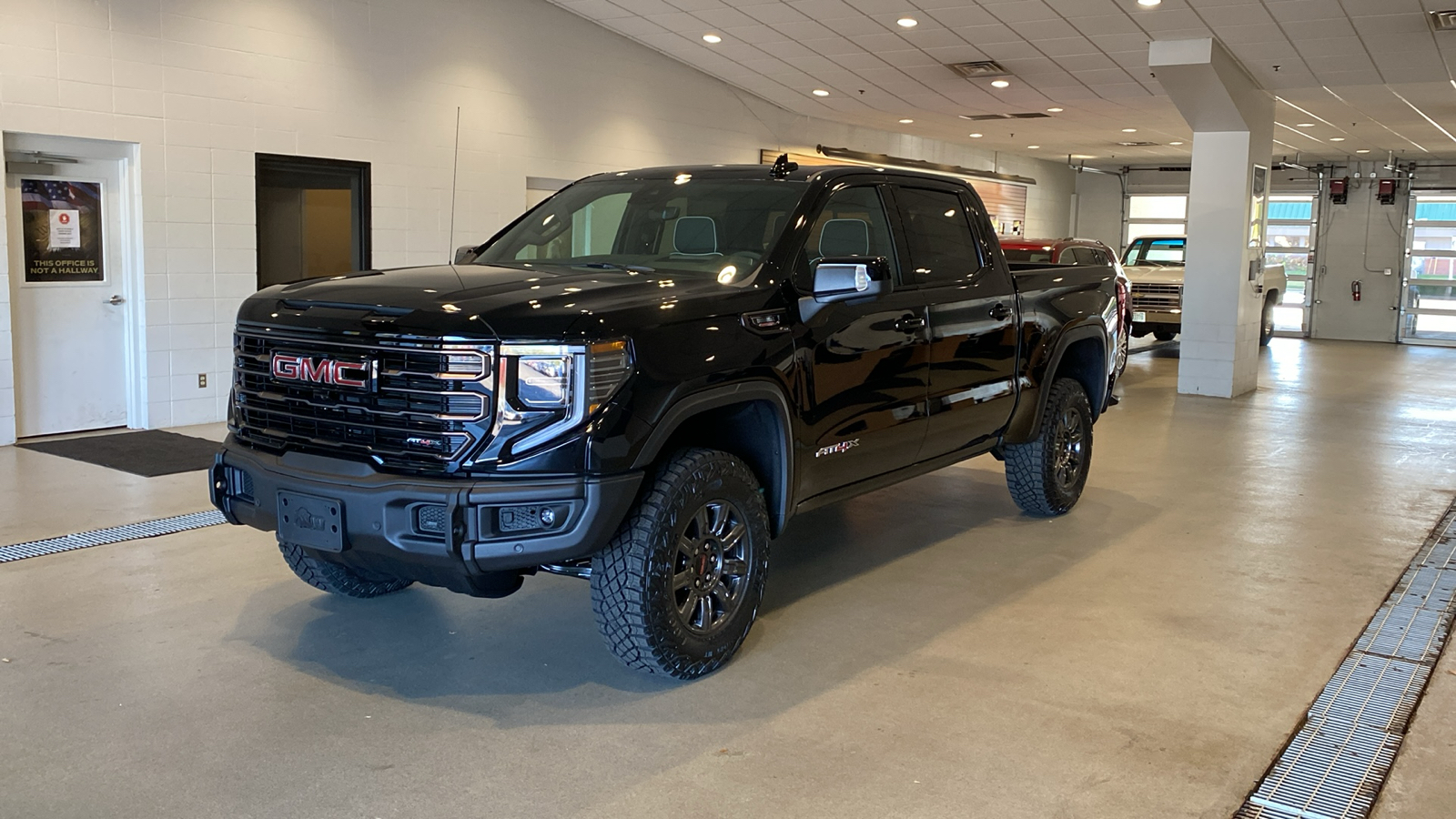 2025 GMC Sierra 1500 AT4X 2