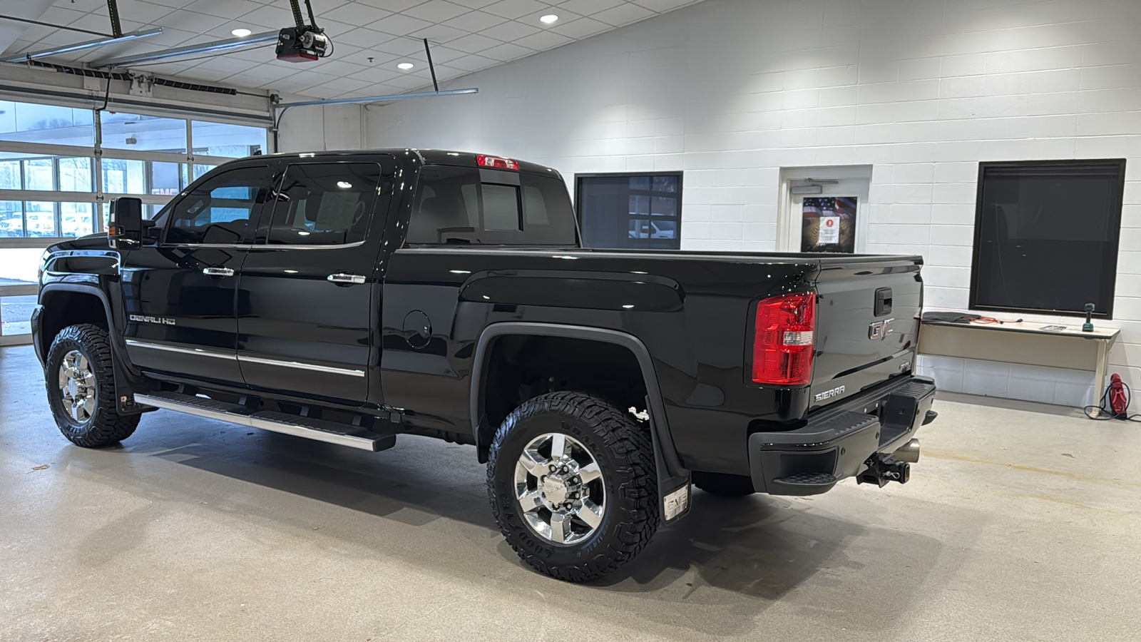 2017 GMC Sierra 3500HD Denali 8