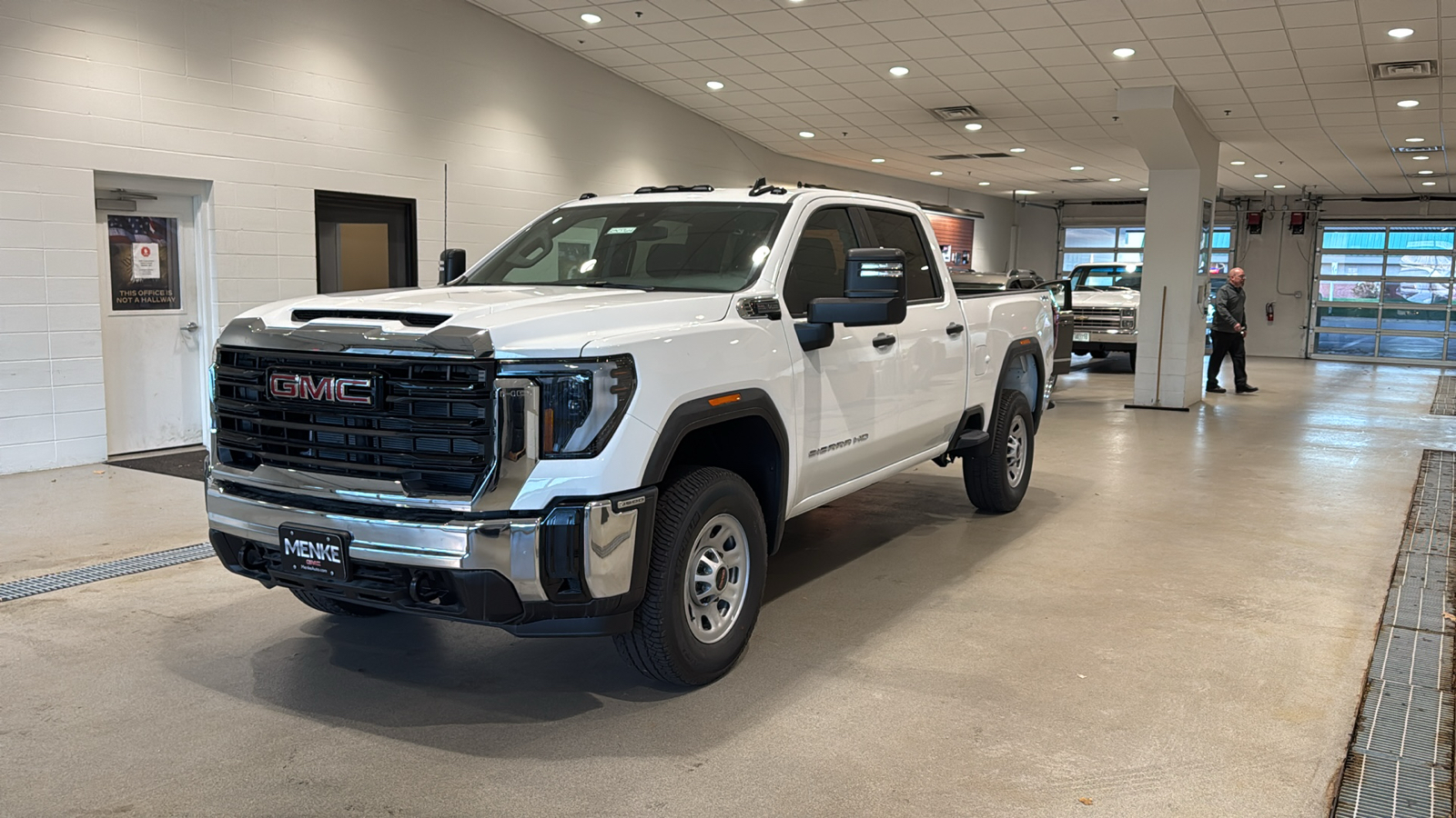 2025 GMC Sierra 3500HD Pro 2