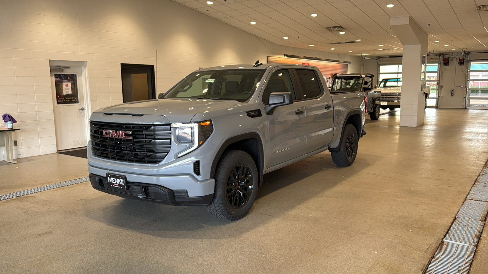 2025 GMC Sierra 1500 Pro 2