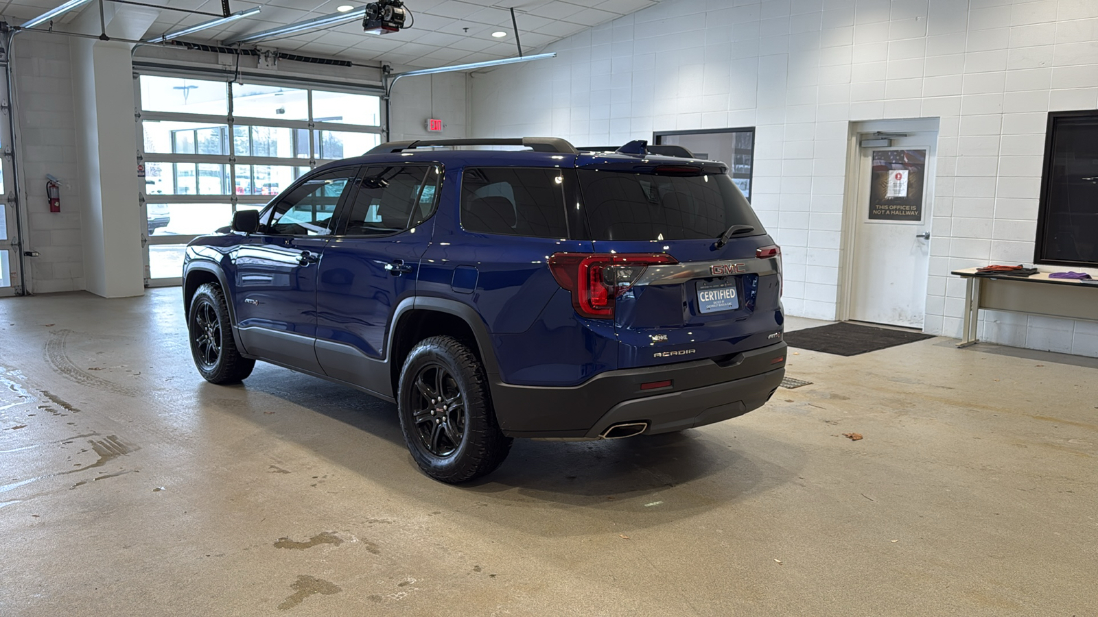 2023 GMC Acadia AT4 8