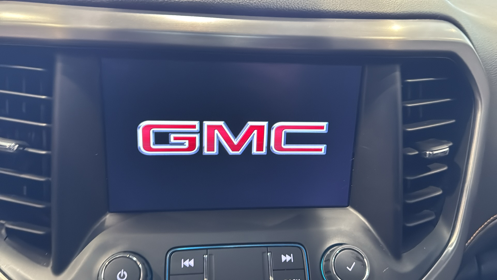 2023 GMC Acadia AT4 28