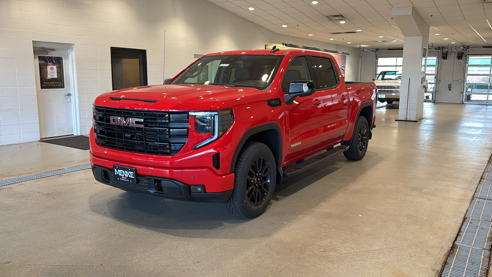 2025 GMC Sierra 1500 Elevation 2