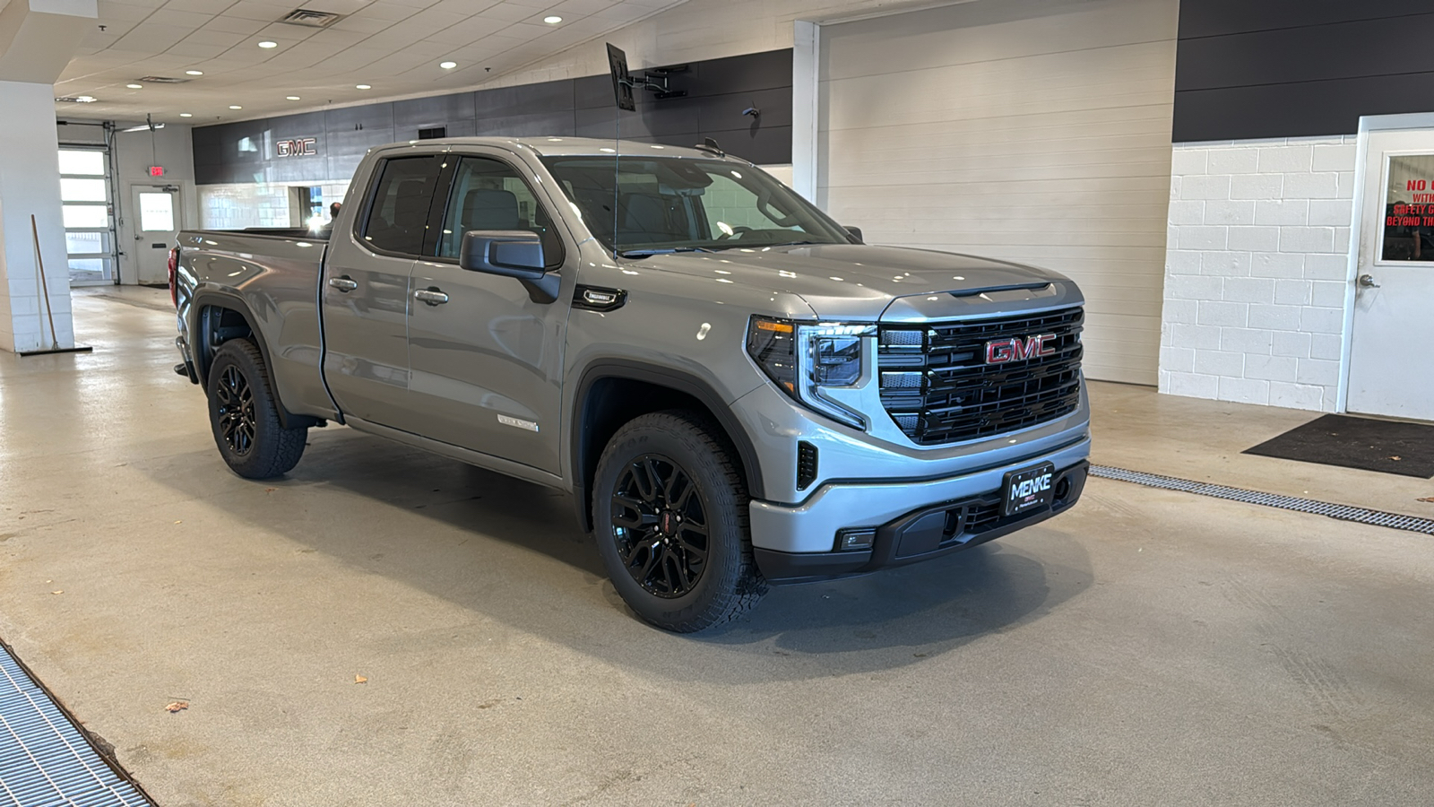 2025 GMC Sierra 1500 Elevation 4