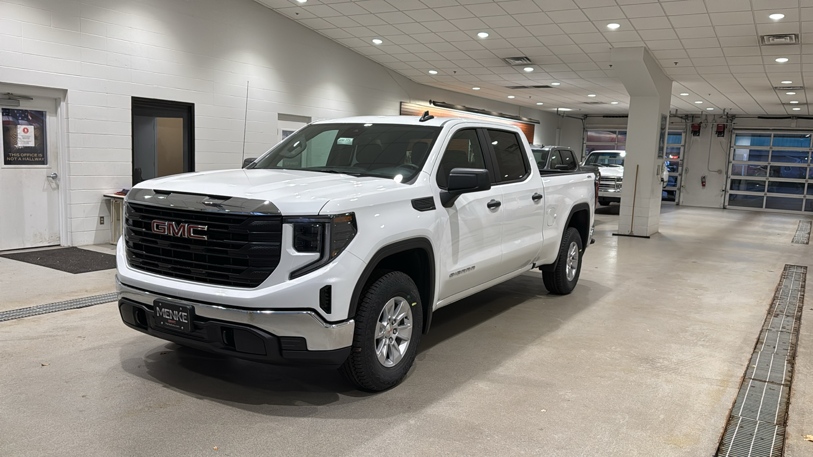 2025 GMC Sierra 1500 Pro 2