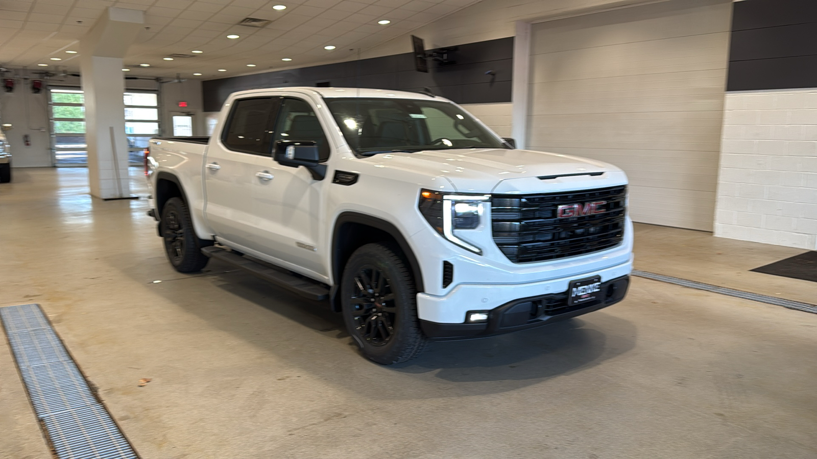 2025 GMC Sierra 1500 Elevation 4