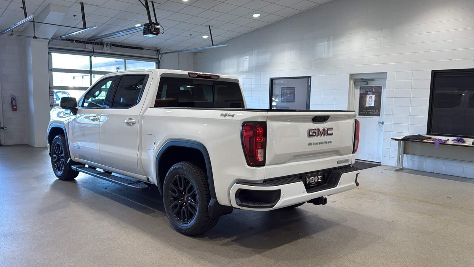 2025 GMC Sierra 1500 Elevation 8