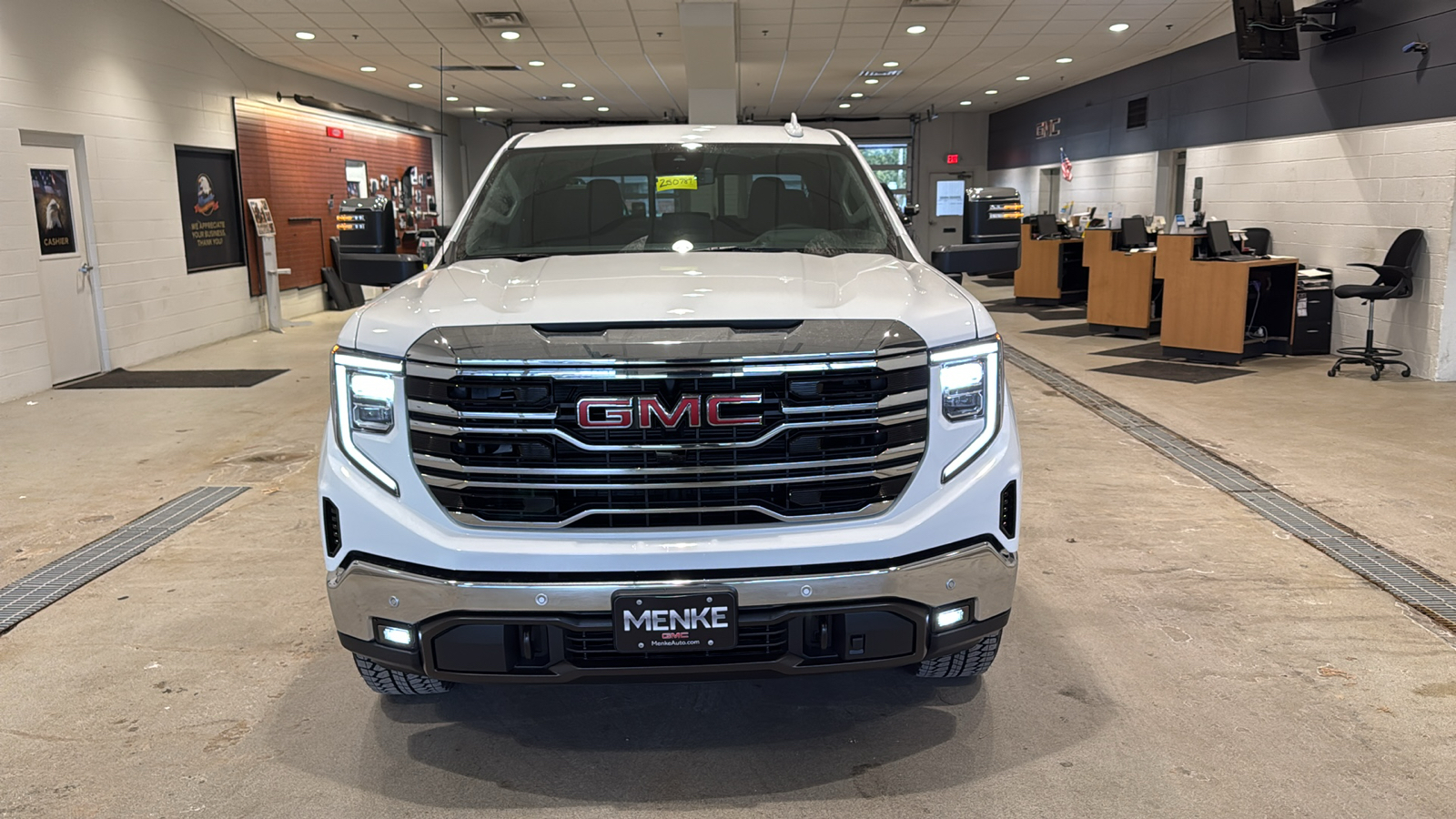 2025 GMC Sierra 1500 SLT 3