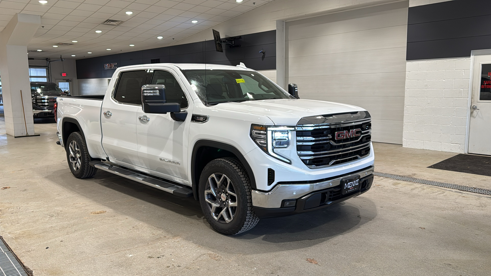 2025 GMC Sierra 1500 SLT 4