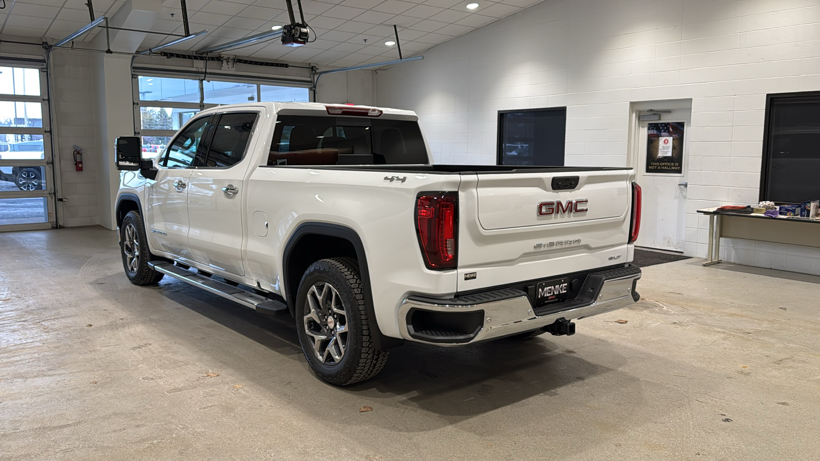 2025 GMC Sierra 1500 SLT 8