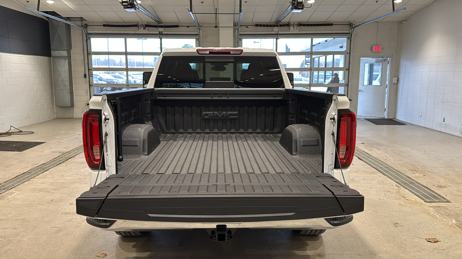 2025 GMC Sierra 1500 SLT 17