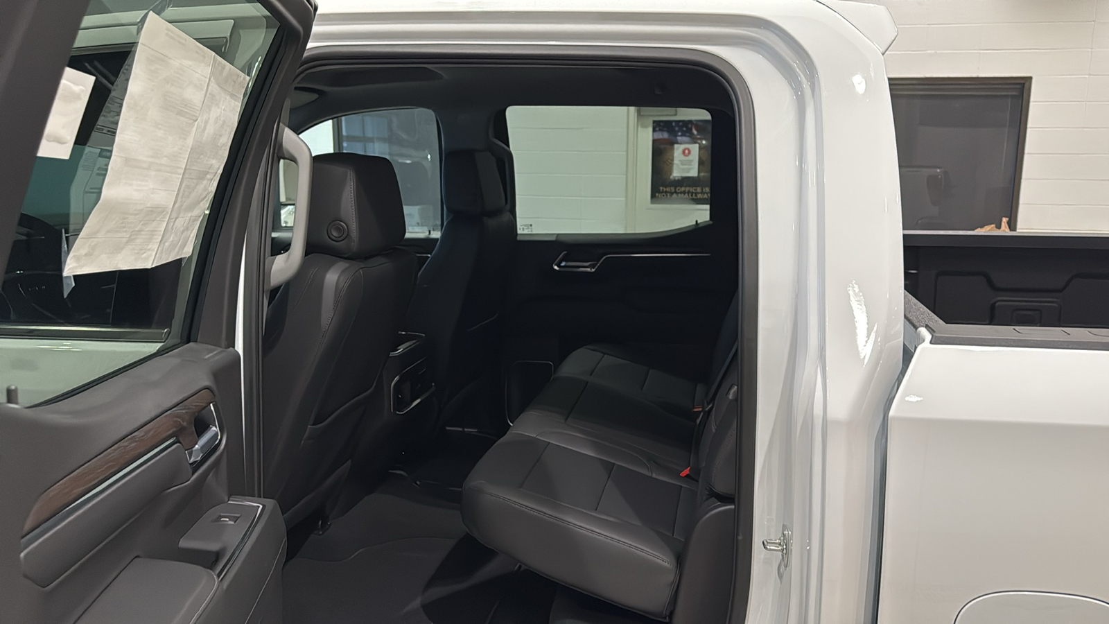 2025 GMC Sierra 1500 SLT 18