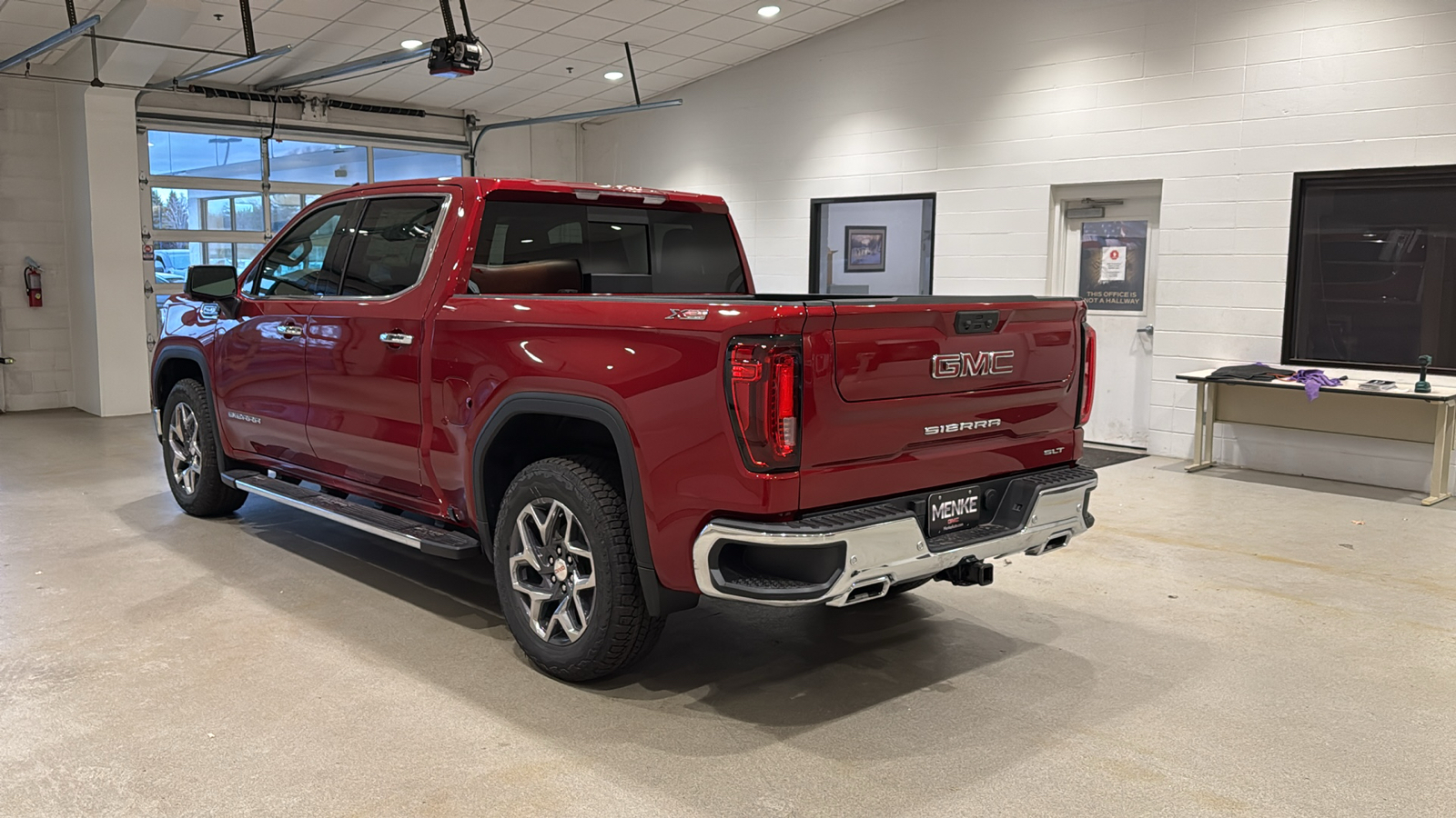 2025 GMC Sierra 1500 SLT 8