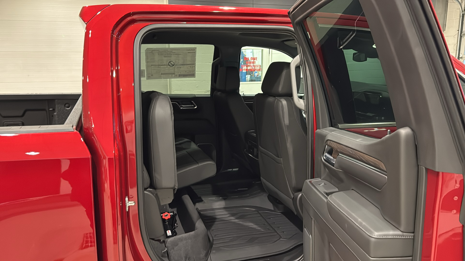 2025 GMC Sierra 1500 SLT 16