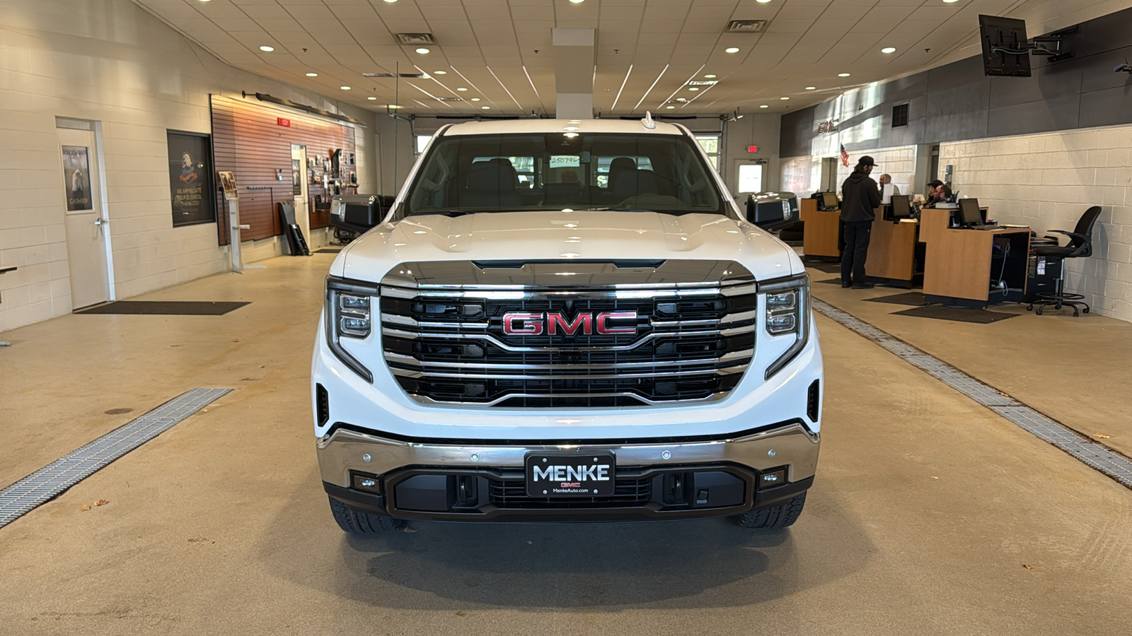 2025 GMC Sierra 1500 SLT 3