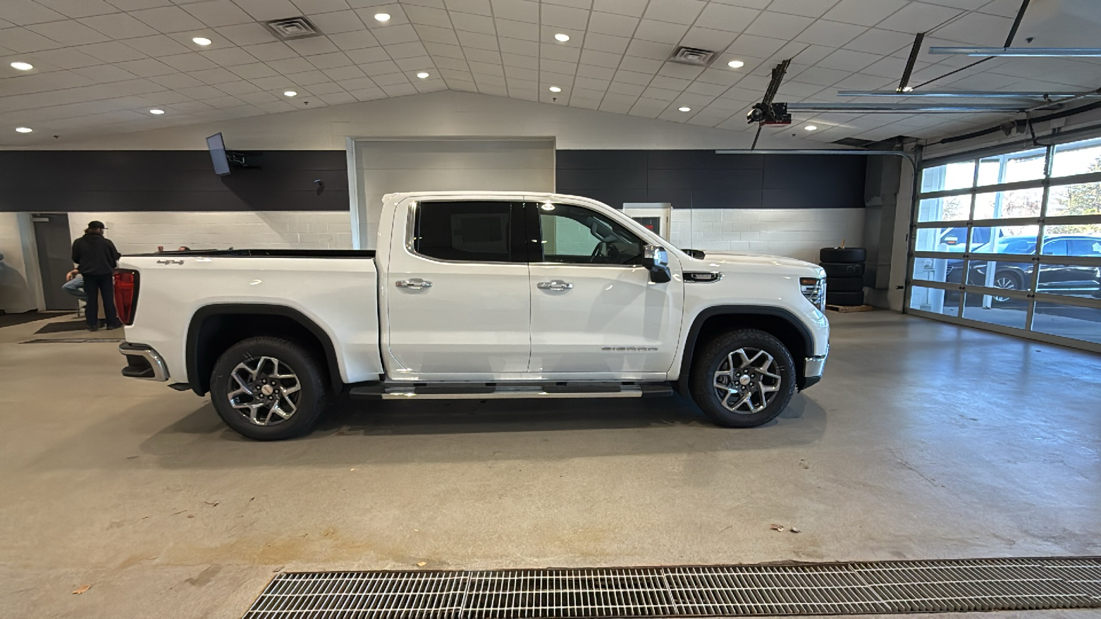 2025 GMC Sierra 1500 SLT 5