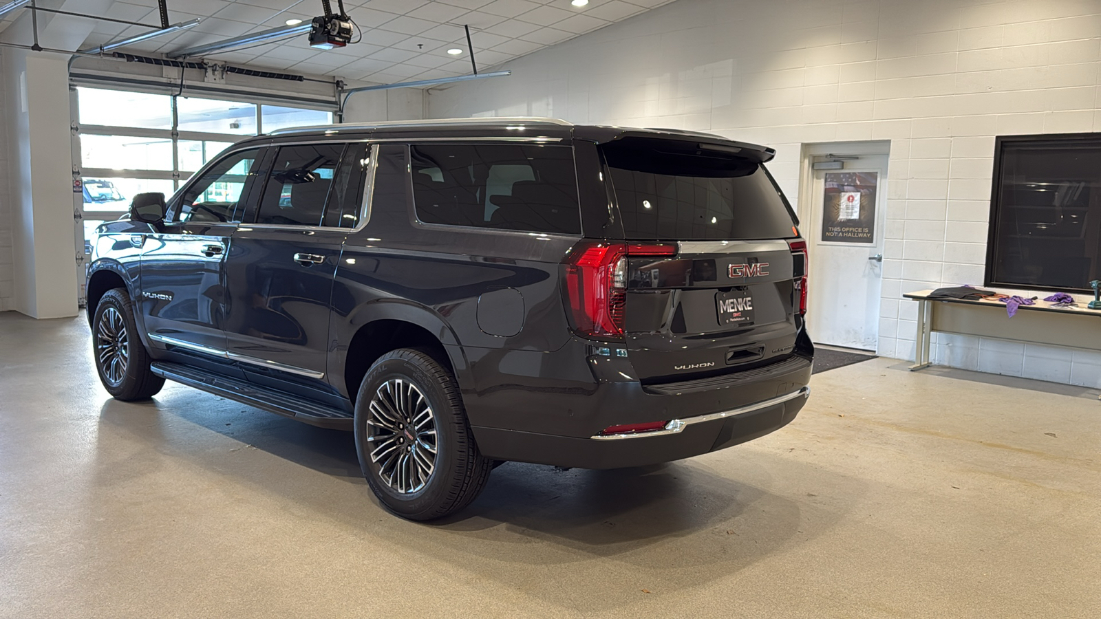 2025 GMC Yukon XL  8