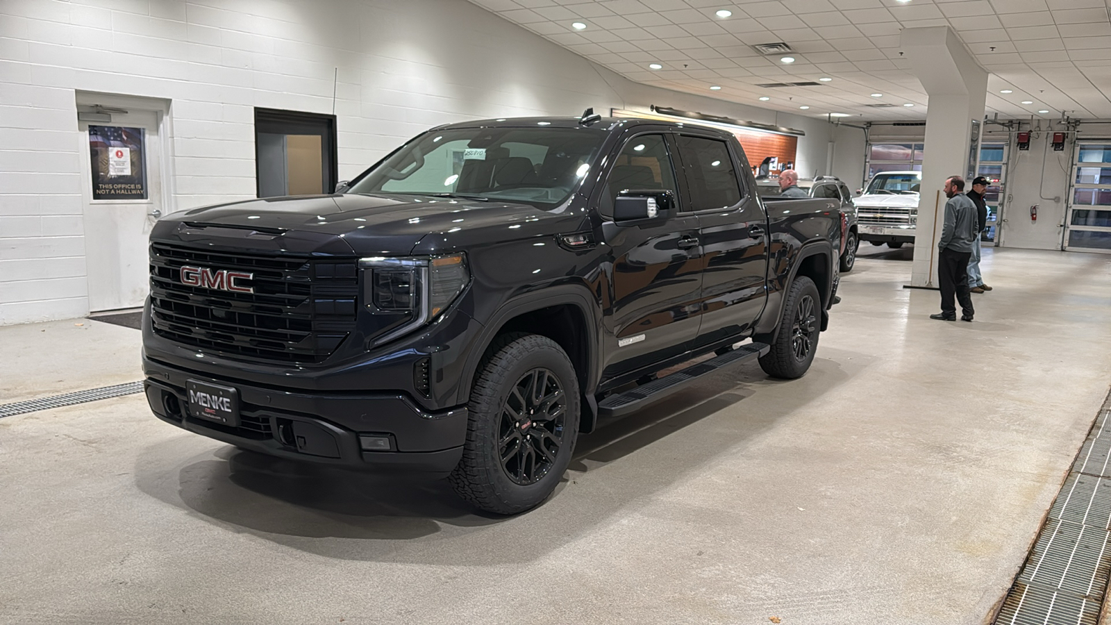 2025 GMC Sierra 1500 Elevation 2