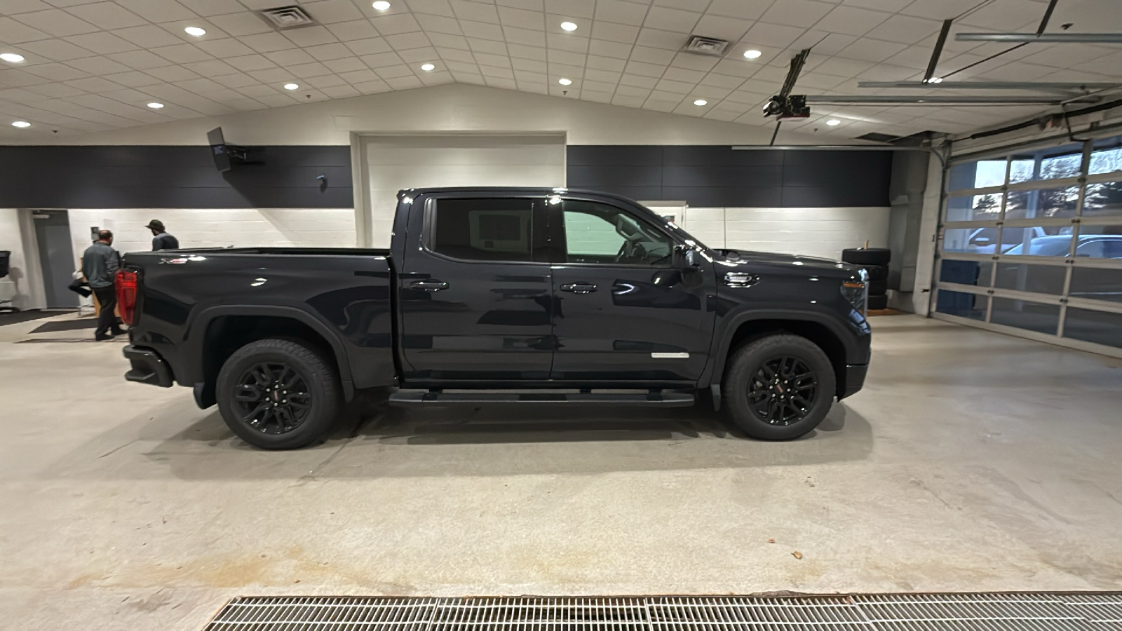 2025 GMC Sierra 1500 Elevation 5