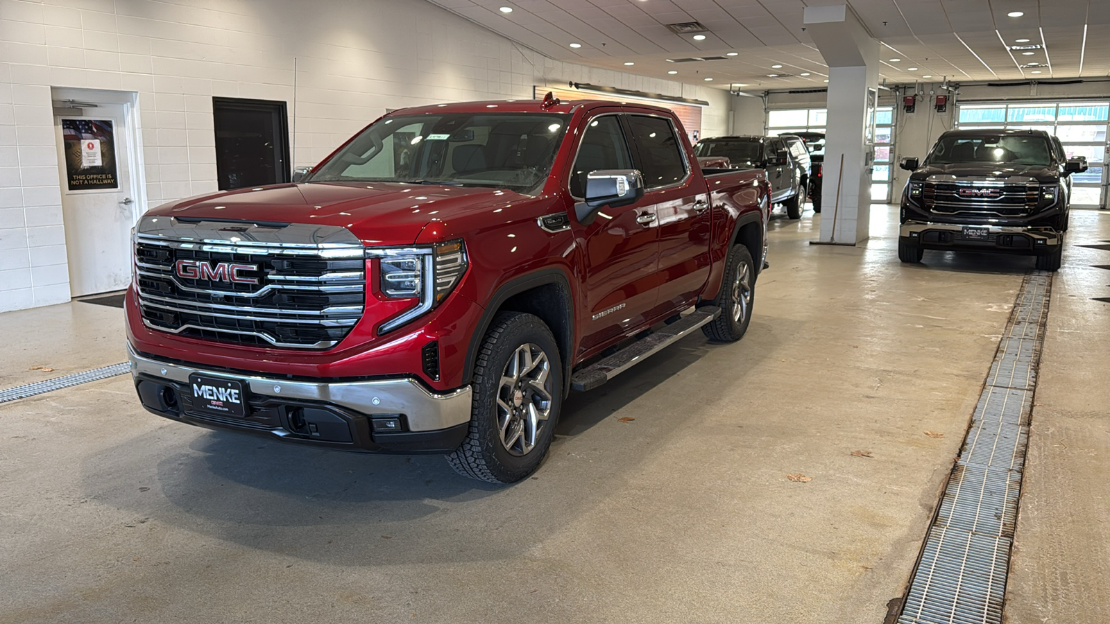 2025 GMC Sierra 1500 SLT 2