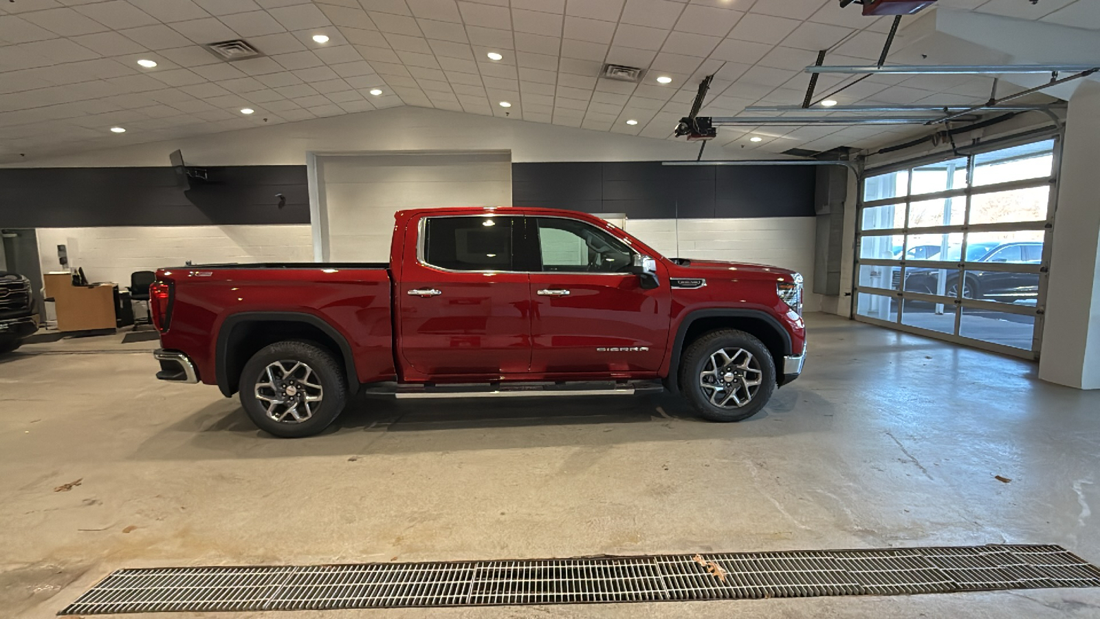 2025 GMC Sierra 1500 SLT 5