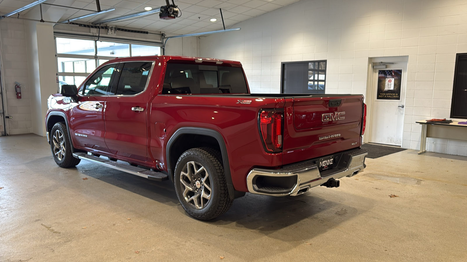 2025 GMC Sierra 1500 SLT 8