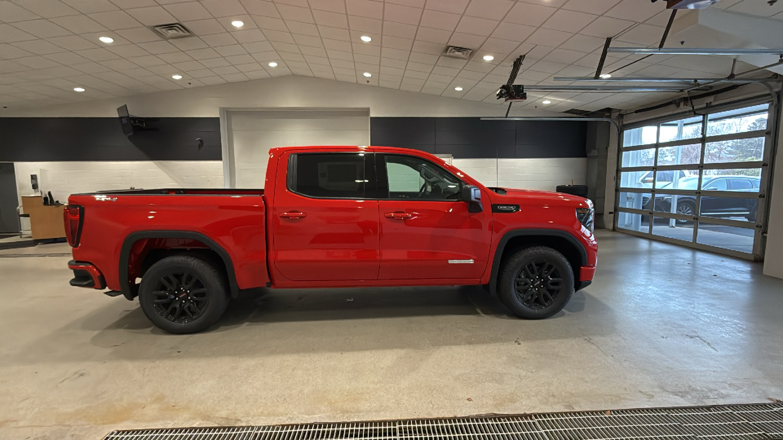 2025 GMC Sierra 1500 Elevation 5