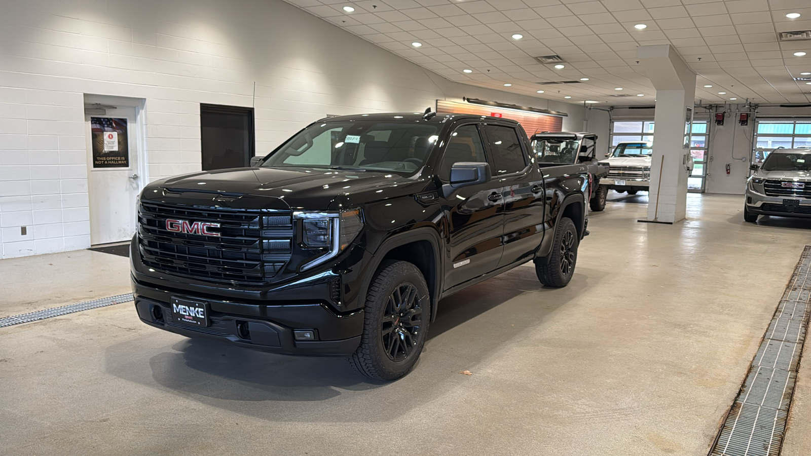 2025 GMC Sierra 1500 Elevation 2