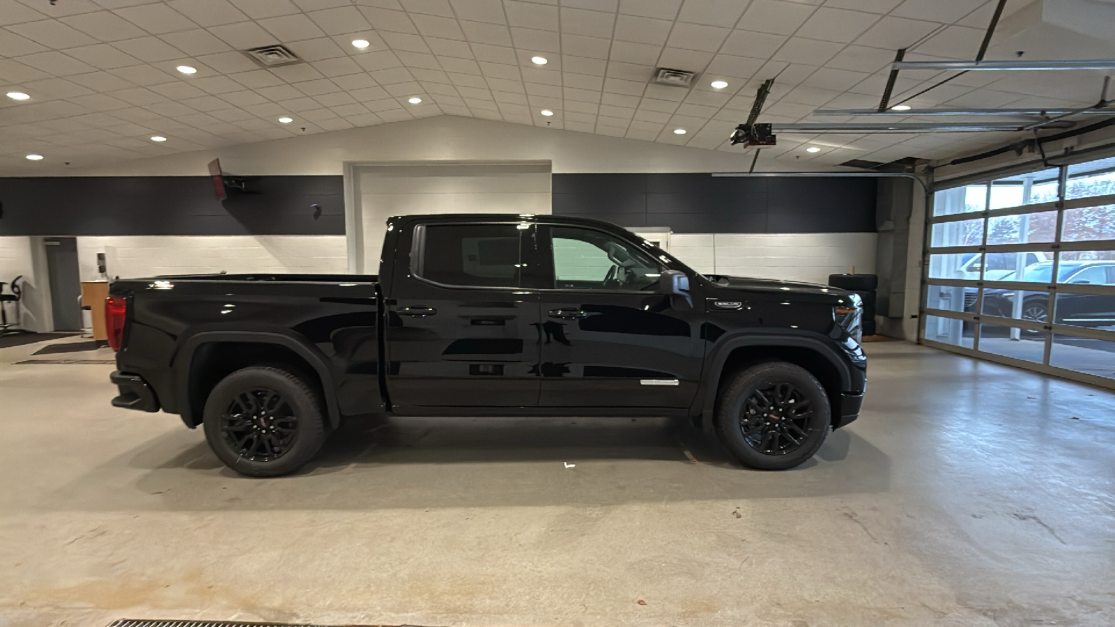 2025 GMC Sierra 1500 Elevation 5