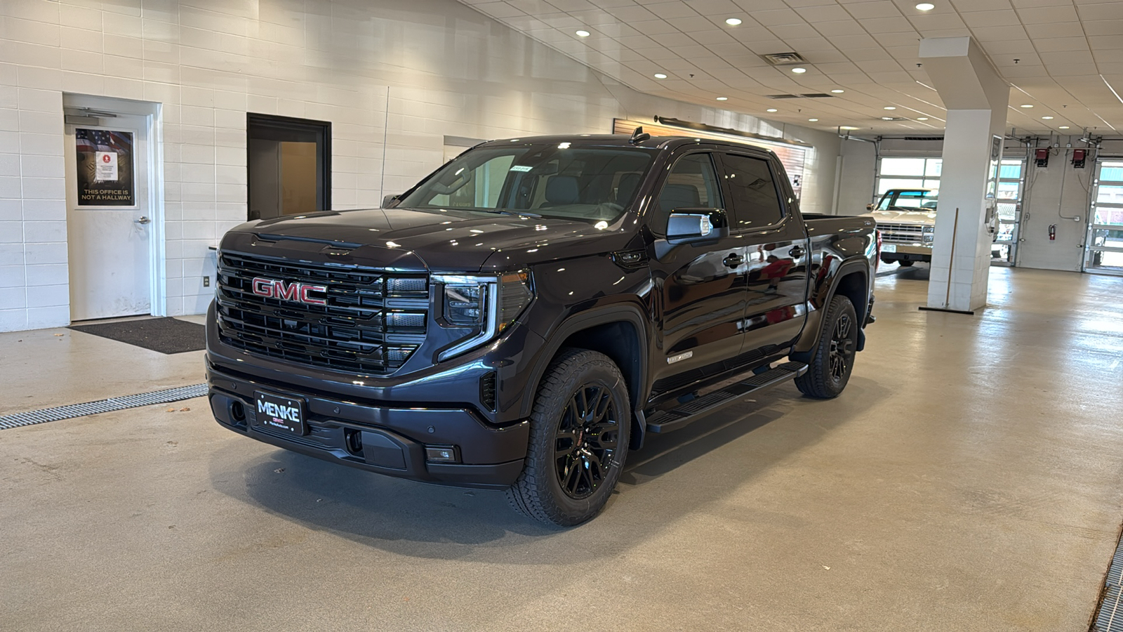 2025 GMC Sierra 1500 Elevation 2