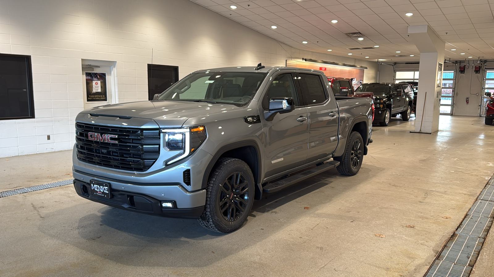 2025 GMC Sierra 1500 Elevation 2