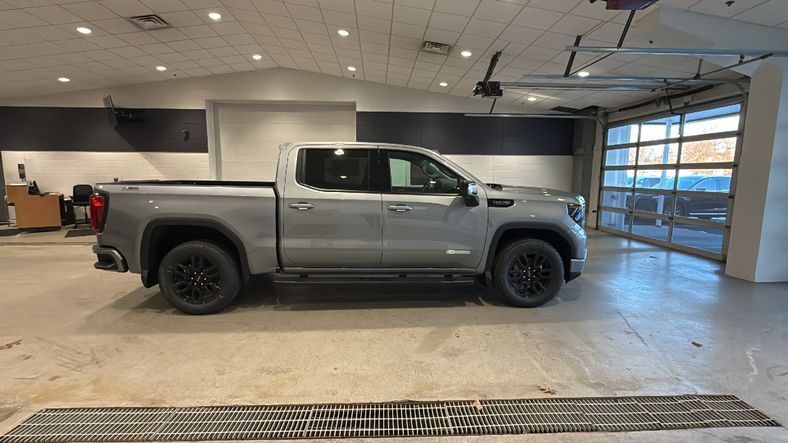 2025 GMC Sierra 1500 Elevation 5