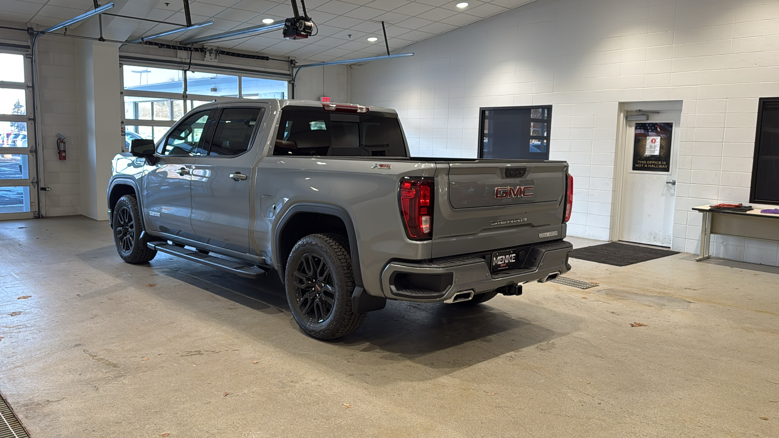 2025 GMC Sierra 1500 Elevation 8