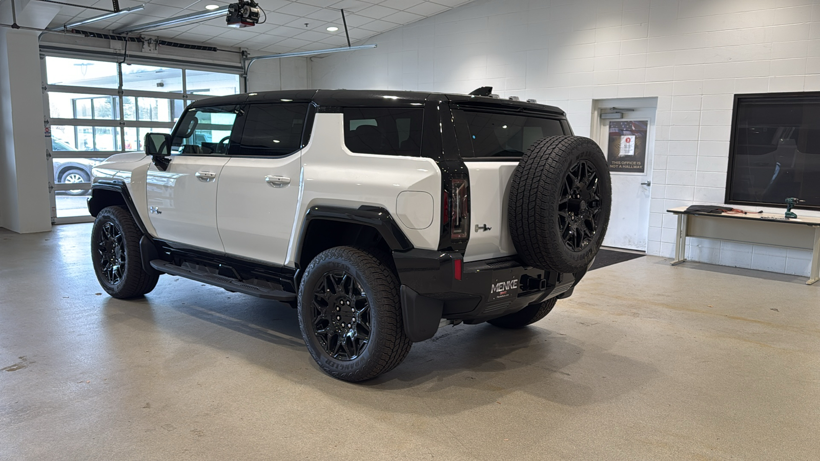 2025 GMC Hummer EV SUV 2X 8