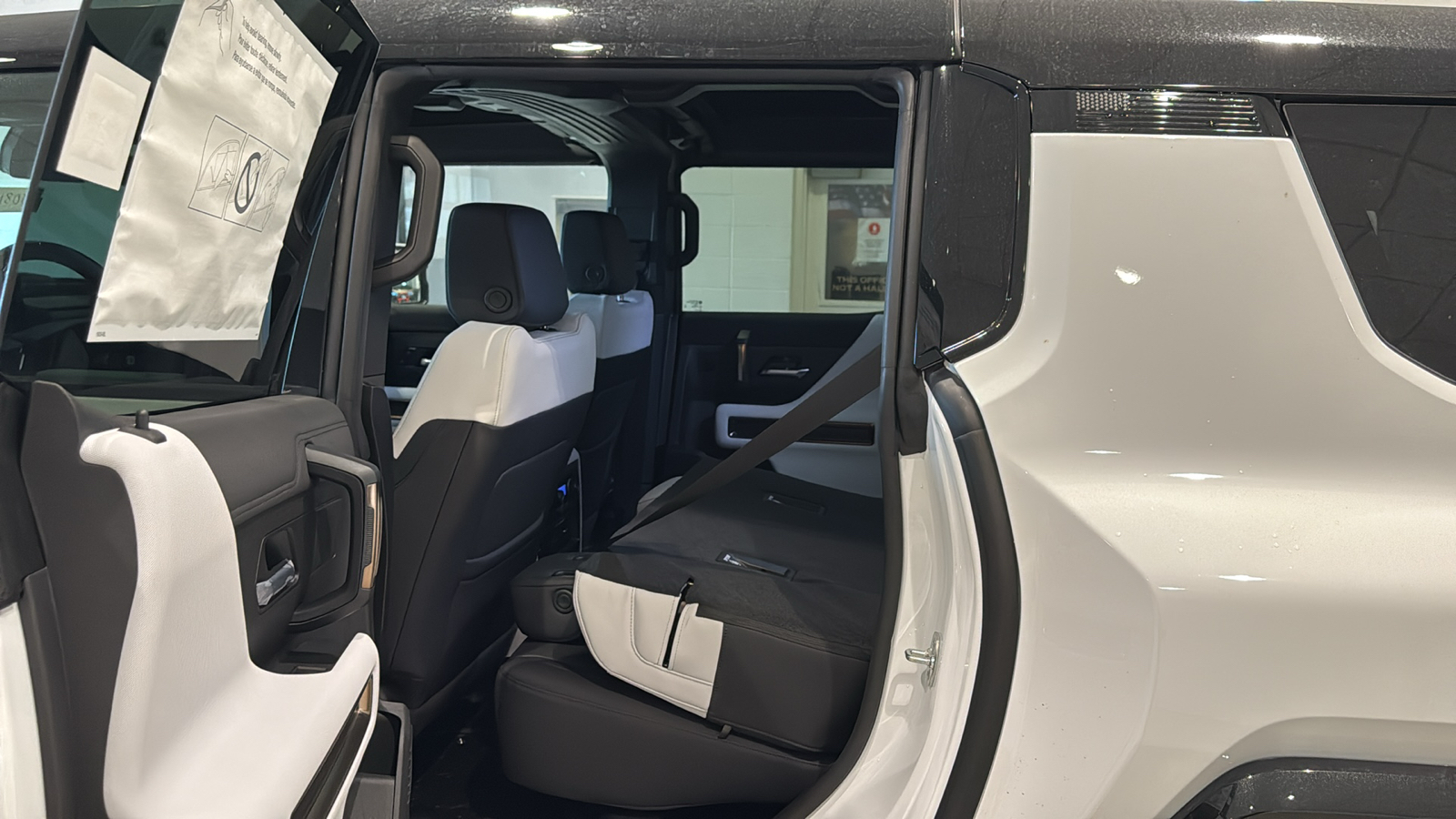 2025 GMC Hummer EV SUV 2X 19