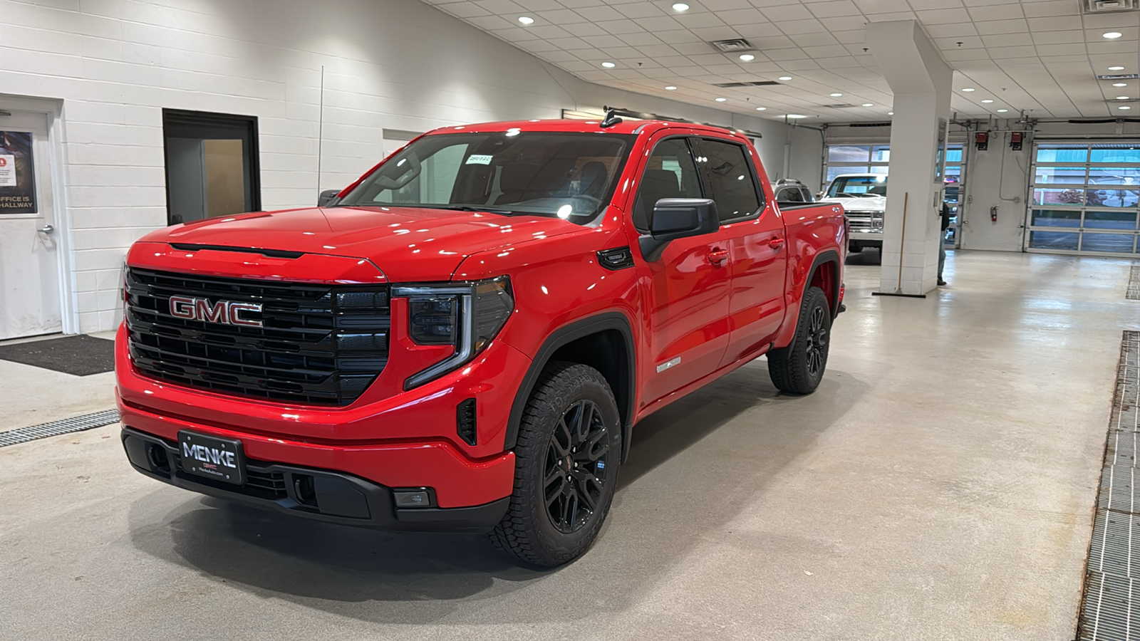 2025 GMC Sierra 1500 Elevation 2