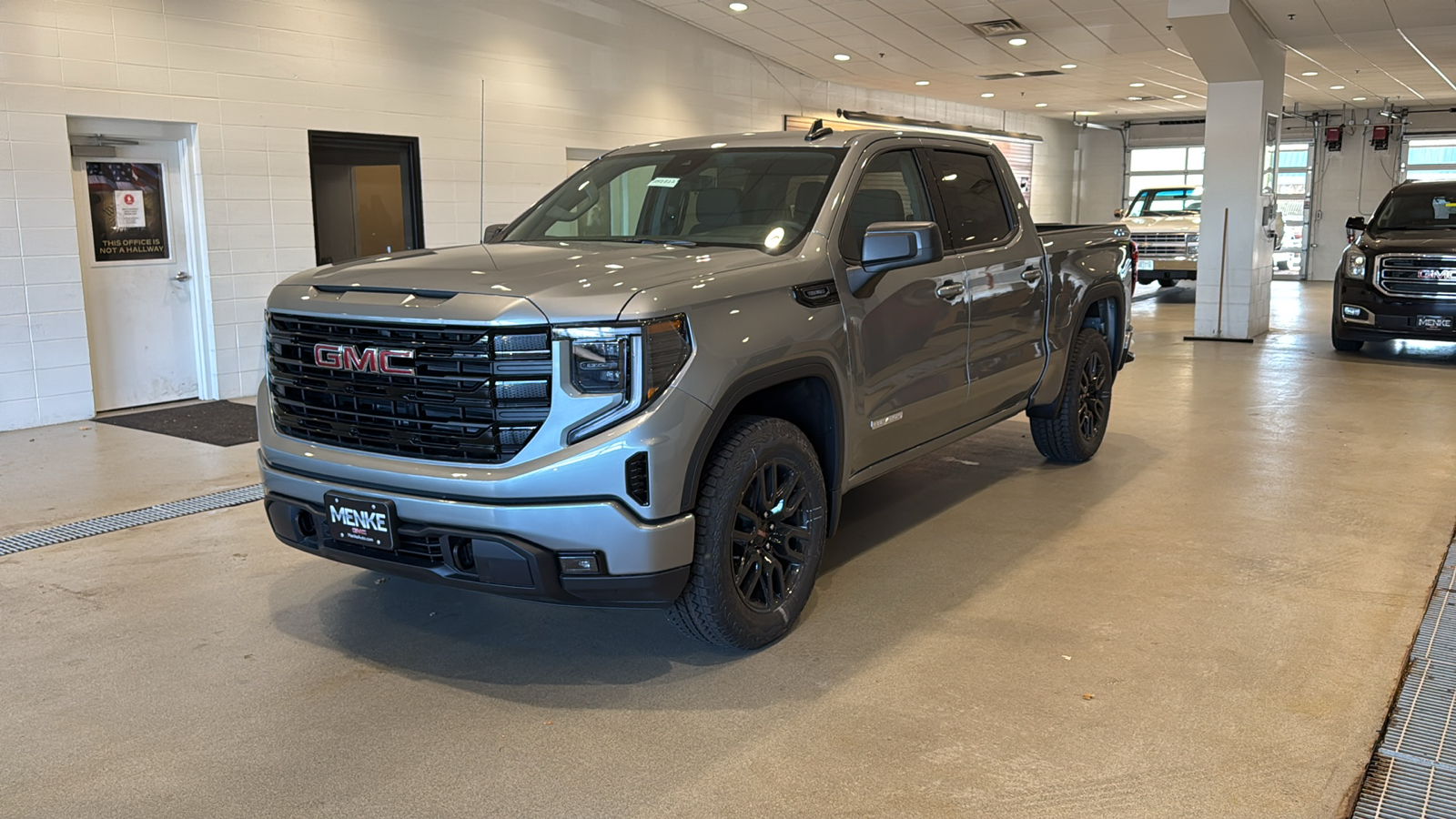 2025 GMC Sierra 1500 Elevation 2