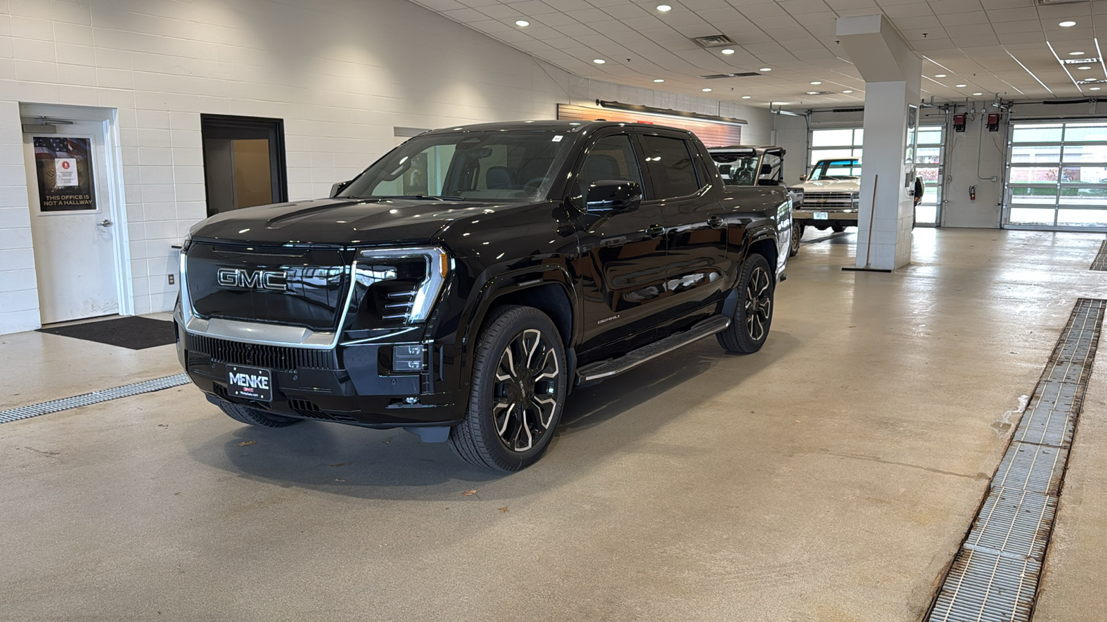 2025 GMC Sierra EV Denali 2