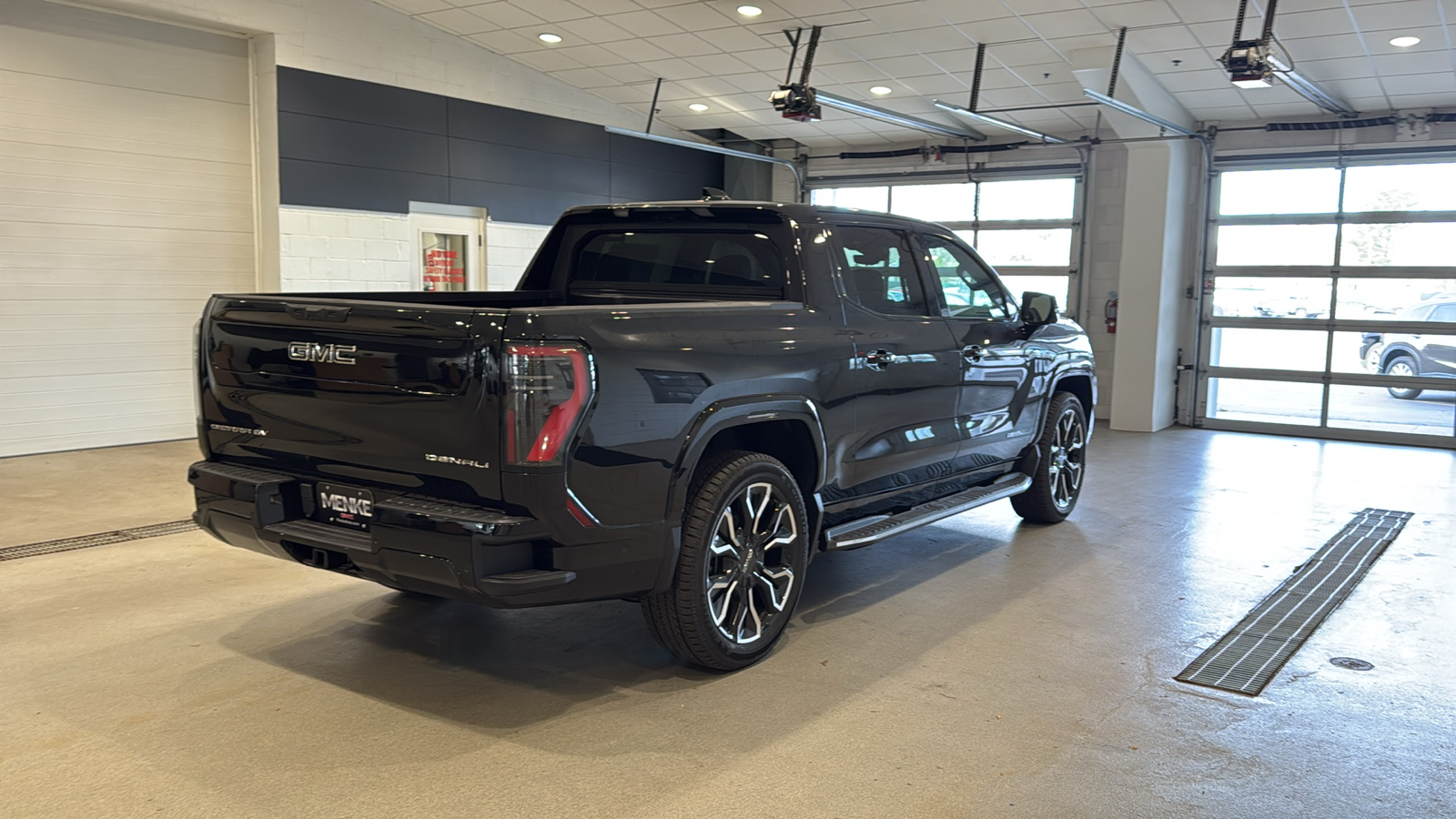 2025 GMC Sierra EV Denali 6