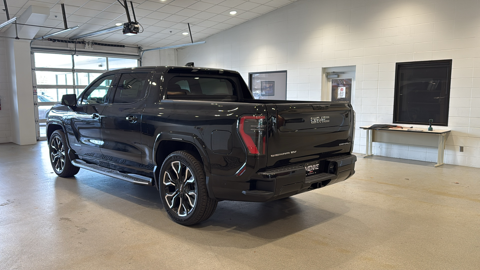 2025 GMC Sierra EV Denali 8