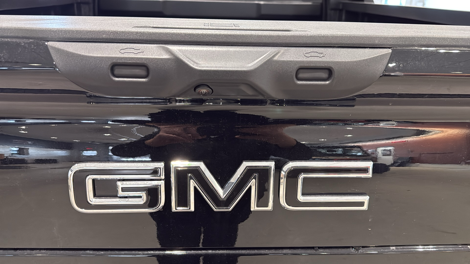 2025 GMC Sierra EV Denali 9