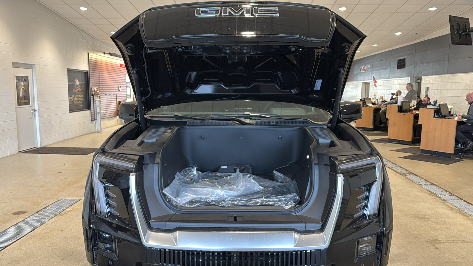 2025 GMC Sierra EV Denali 11