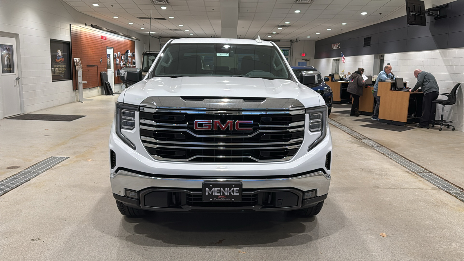 2025 GMC Sierra 1500 SLT 3