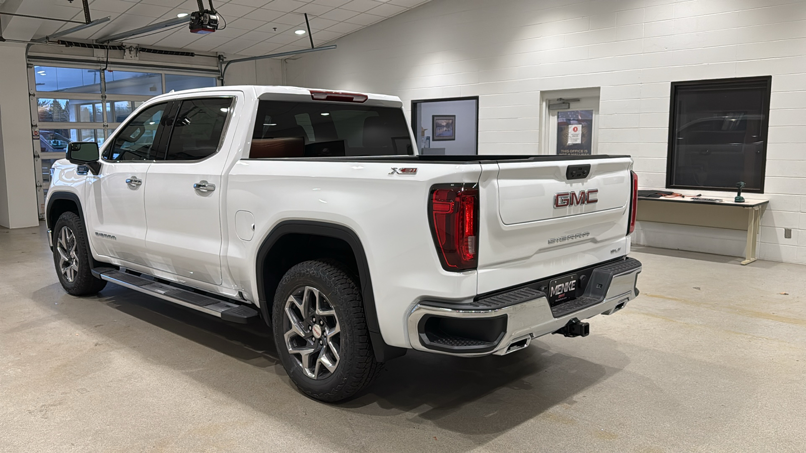 2025 GMC Sierra 1500 SLT 8