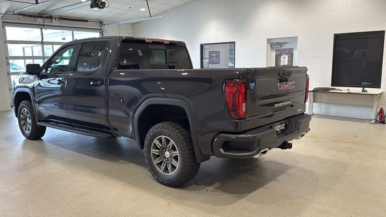 2025 GMC Sierra 1500 AT4 8